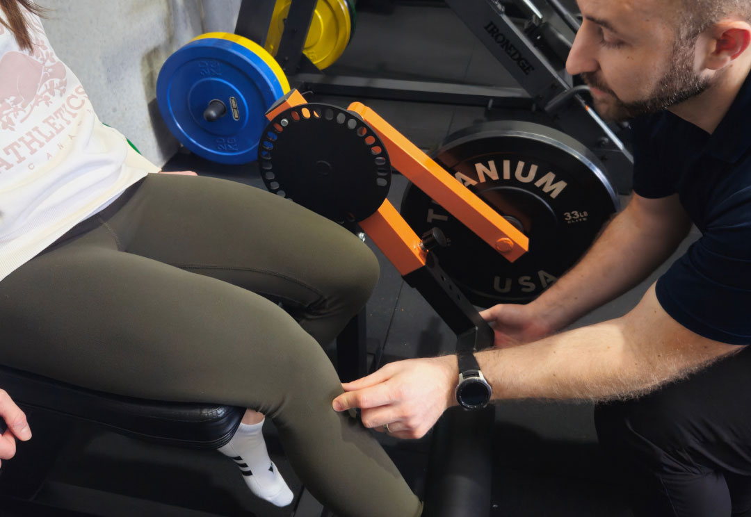 physio knee inspection in gym